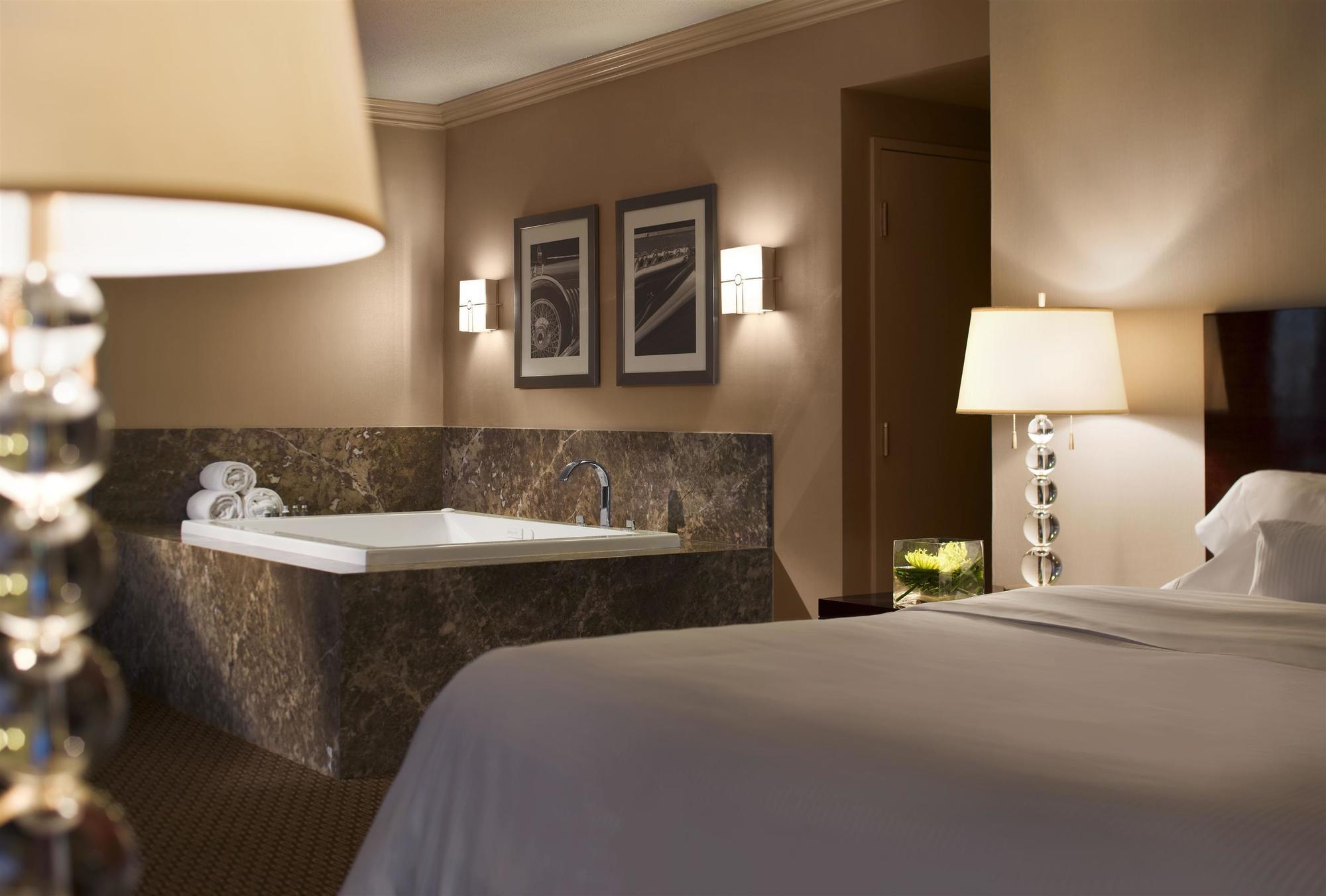 Готель The Westin Southfield Detroit Номер фото
